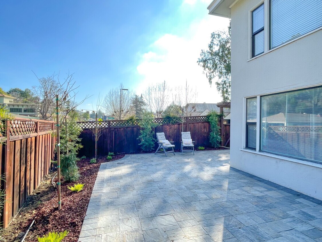 Private Patio - 821 Sir Francis Drake Blvd