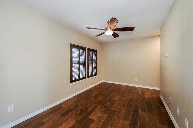 Foto del edificio - 2445 Monarch Dr