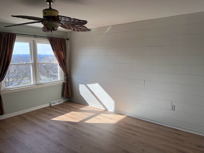 Building Photo - 57 Spring Hill Ln