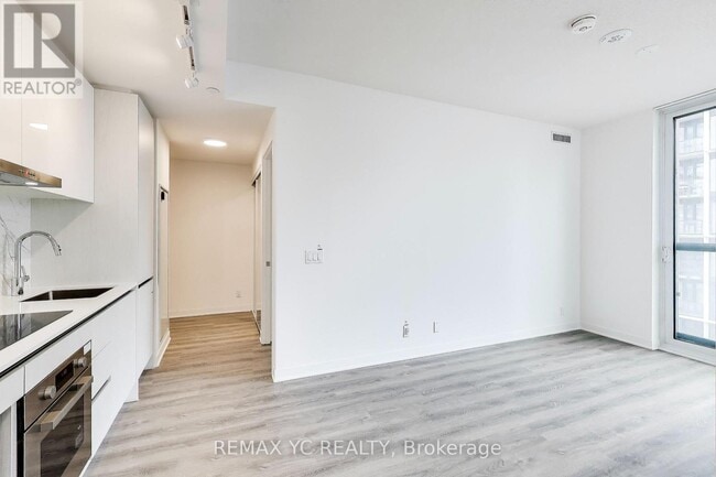 Photo du bâtiment - 180 Front St E