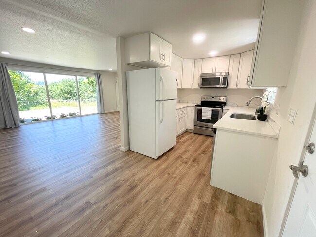 Kitchen and living room with dining area - 1608 Porter Way