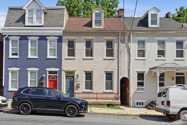 Foto del edificio - Beautiful 3BR 1.5 Townhouse in North East Lancaster City!