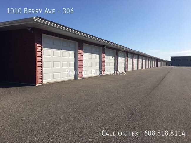 Foto del edificio - 1010 Berry Ave