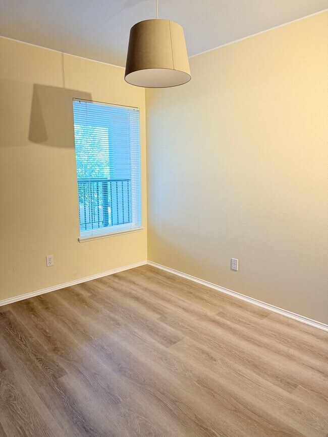 Foto del edificio - Top-Floor Living in Issaquah!