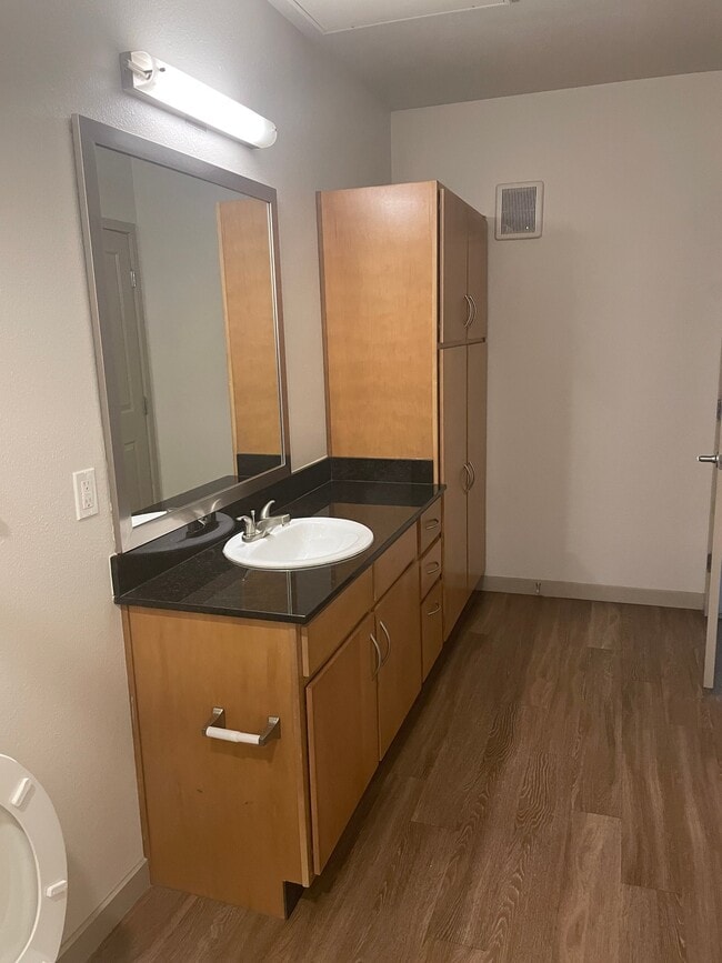 Photo - 1550 N Raleigh St Apartment