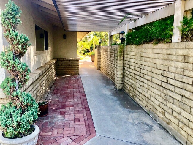 Foto del edificio - Beautiful Custom Home in Fallbrook, just m...