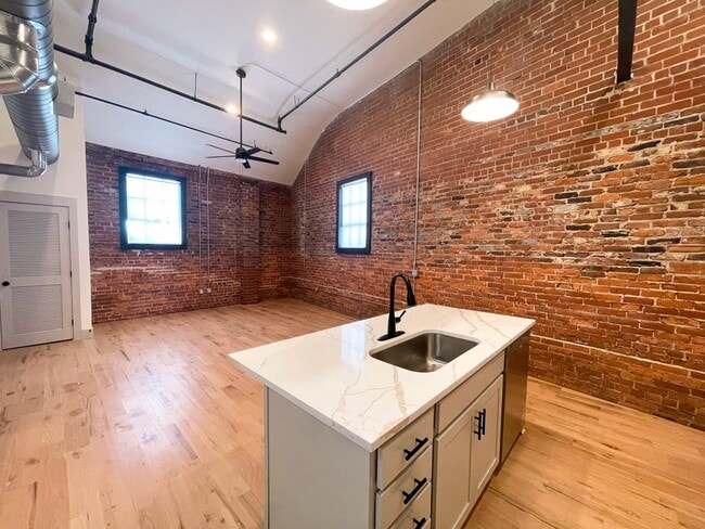 Building Photo - Modern Grocery Loft Apartments
