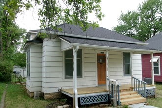 Building Photo - 1823 SW 2nd St