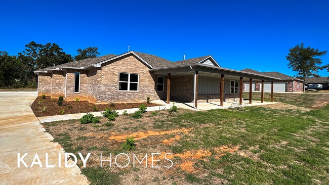 Building Photo - 1823 Salma Rd