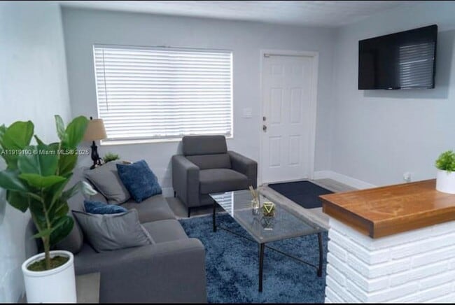 Foto del edificio - 6512 SW 24th St