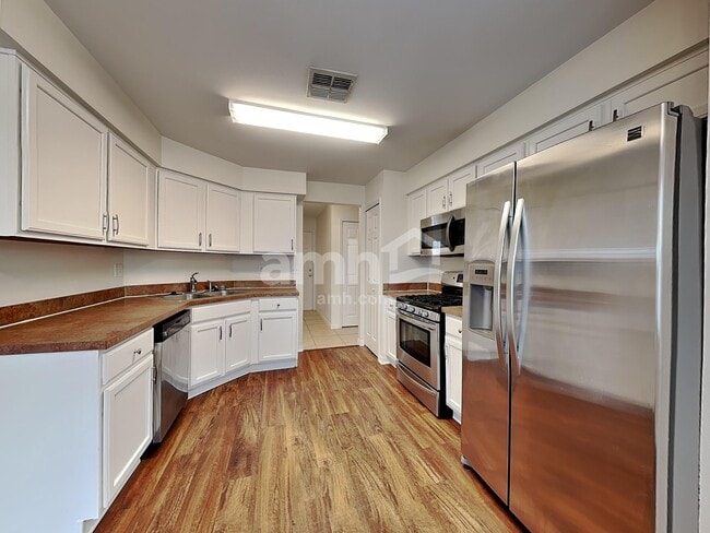 Foto del edificio - 12241 Woodglen Cir