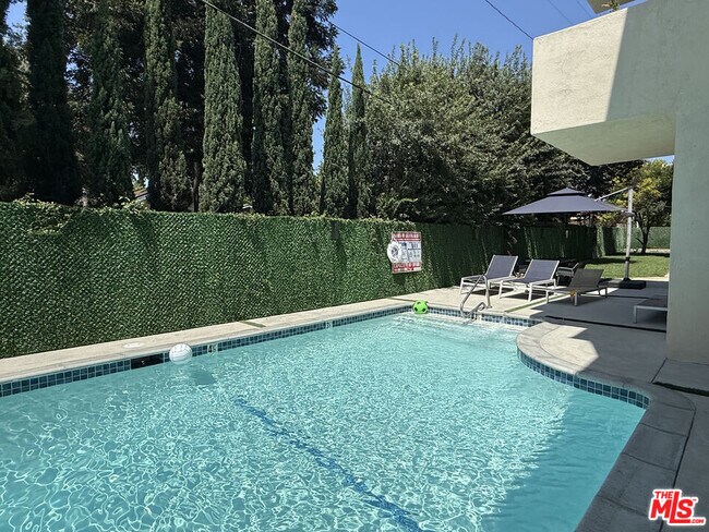 Foto del edificio - 711 Orange Grove Ave