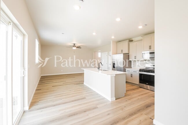 Building Photo - 9475 Yampa St
