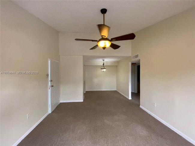 Foto del edificio - 7130 NW 179th St