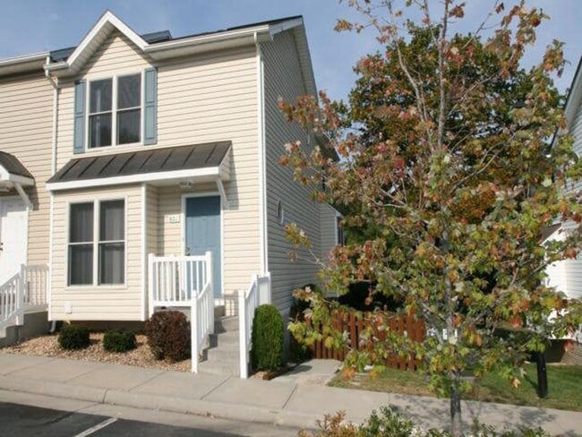 Spacious Home with Three Private Suites - Spacious Home with Three Private Suites