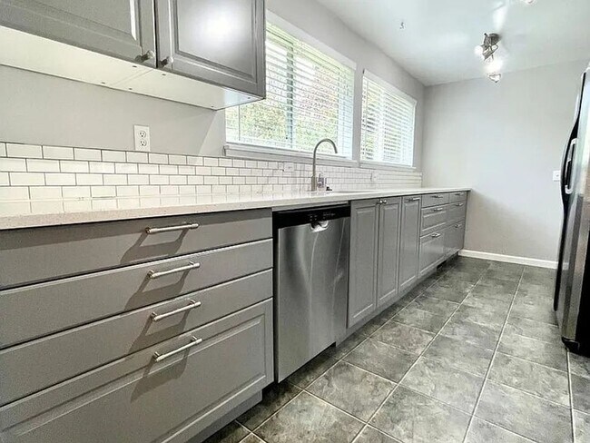 Foto del edificio - Beautiful Mid-Century four-bedroom Shoreline
