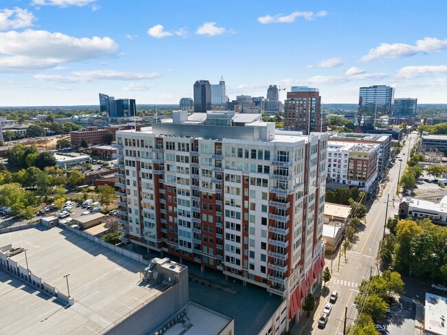 Building Photo - 400 W North St