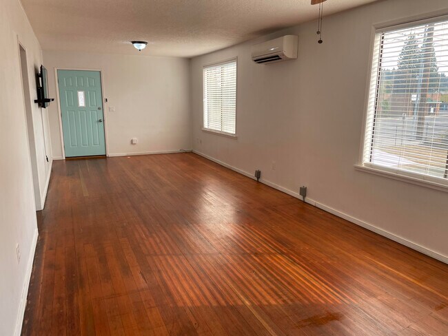 Foto del edificio - 219 2nd Ave NE