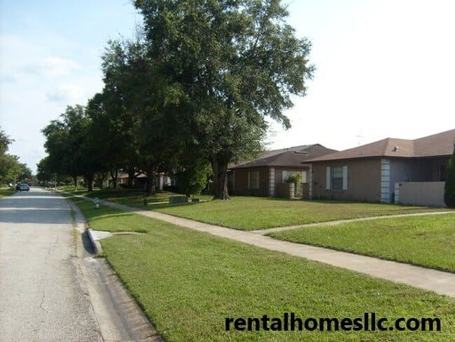 Foto del edificio - Remodeled Patio Home, Minutes Away From UCF, Technology Park, & the E/W Expressway