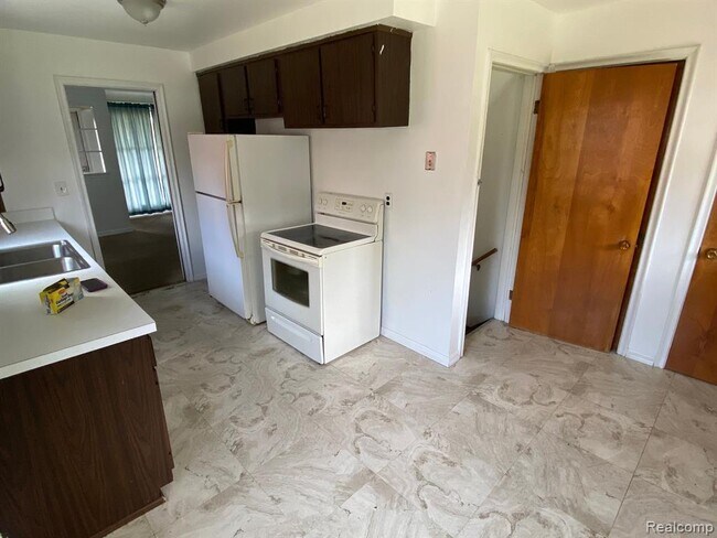 Building Photo - 8309 Lochdale St