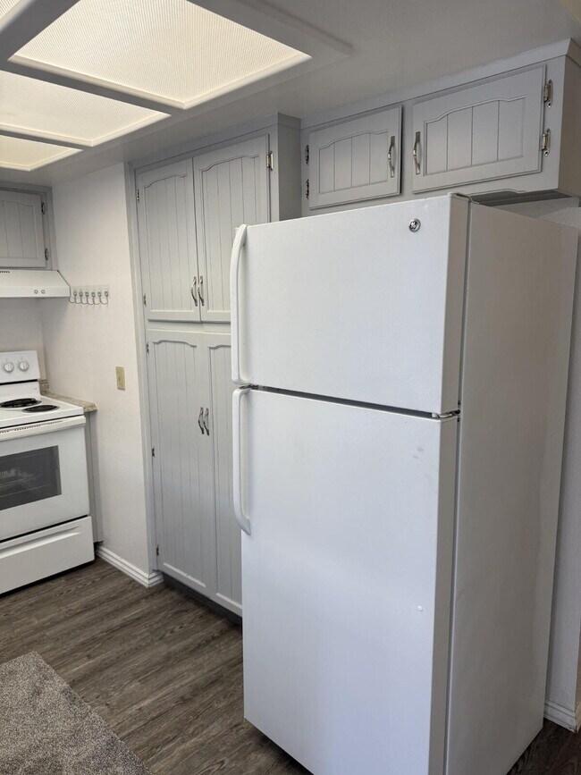 Foto del edificio - Updated 2 Bed, 2 Bath Unit with Appliances Included