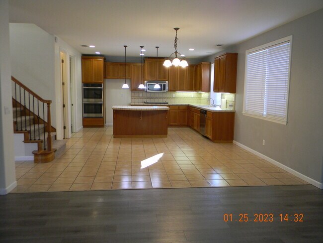 Building Photo - 3905 Hyacinth Dr