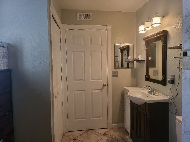 Foto del edificio - Cozy and Charming Studio Centrally Located