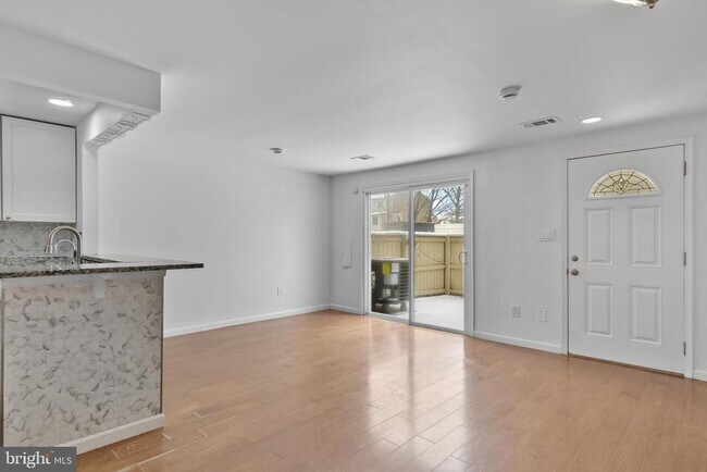 Foto del edificio - 8619 Welbeck Way