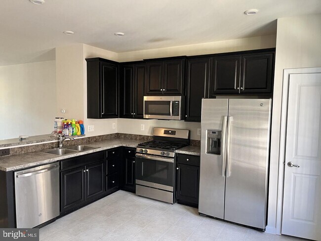 Foto del edificio - 724 River Crest Way