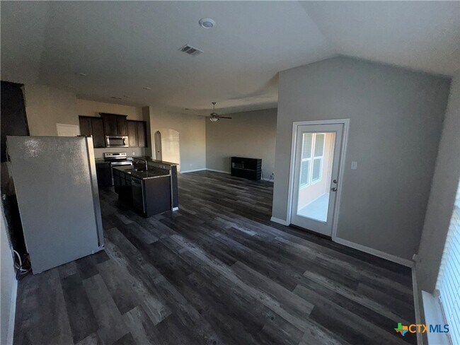 Foto del edificio - 13732 Charles W Fairbanks Cv