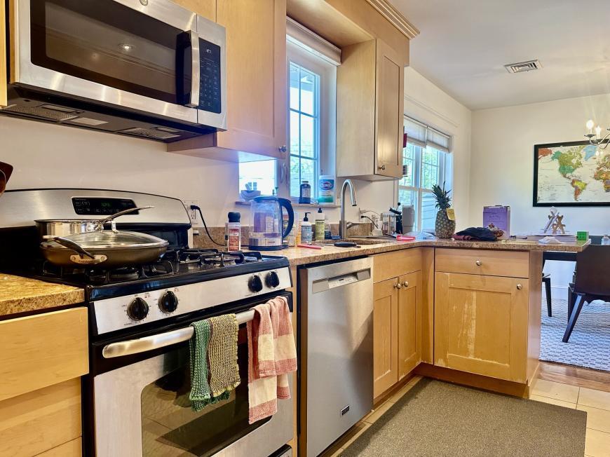 Foto principal - 3 bedroom in Newton MA 02459