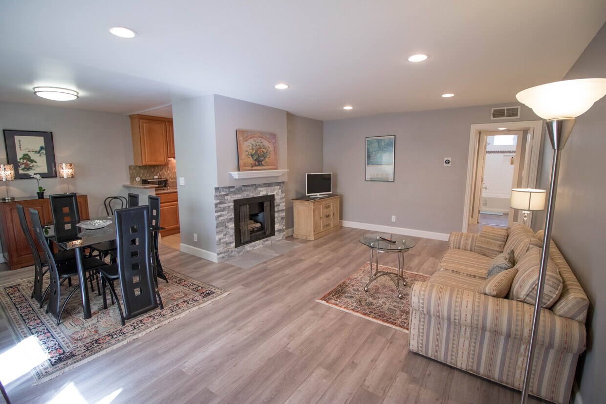 Foto principal - 12940 Riverside Dr