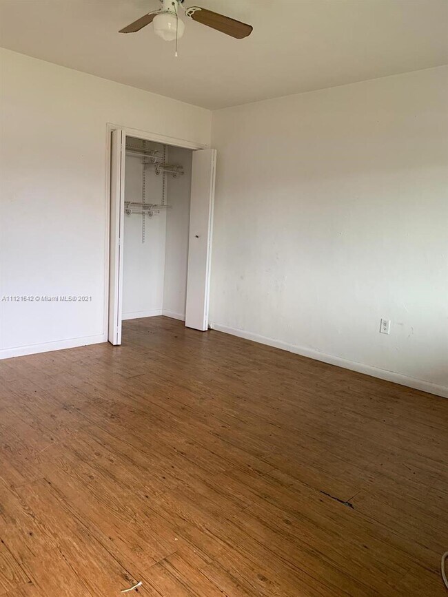 Foto del edificio - 6321 Pembroke Rd