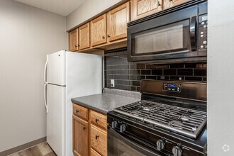 2BR, 1BA - 850 SF - Imperial Grand Prix