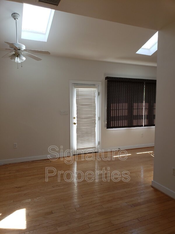 Foto del edificio - 9704 Bartley Pond Dr