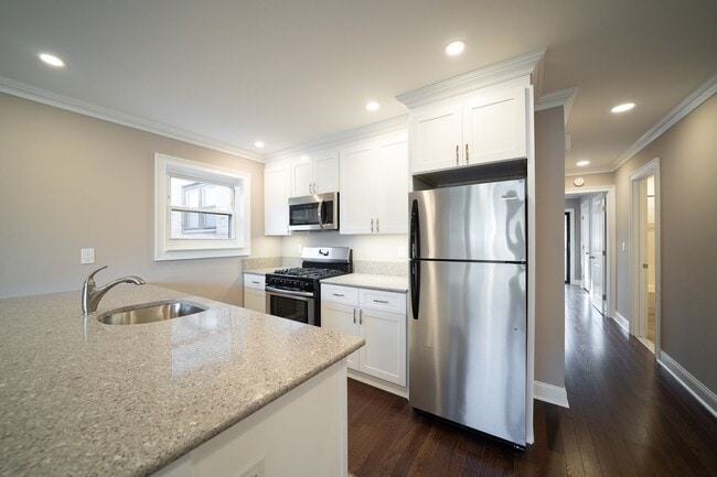 Interior Photo - Cambridge Manor: In-Unit Washer & Dryer, H...
