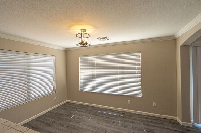Foto del edificio - Lovely 3 bed/2.5 bath in Lindsay Ranch!