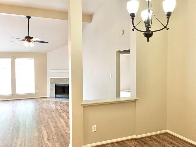Foto del edificio - 4935 Linden Pl