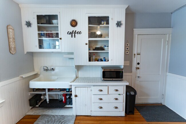 Foto del edificio - 412 Taunton Ave