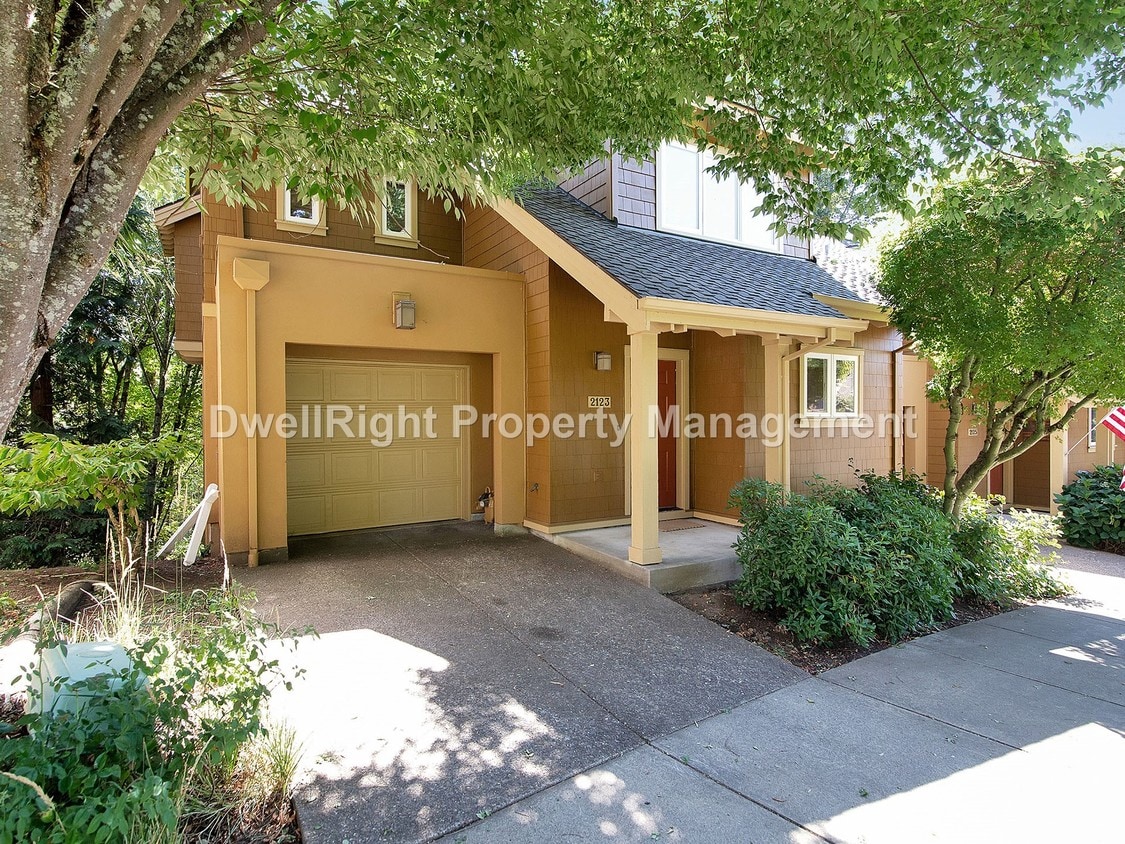 Primary Photo - 2123 NW Cedar View Ln