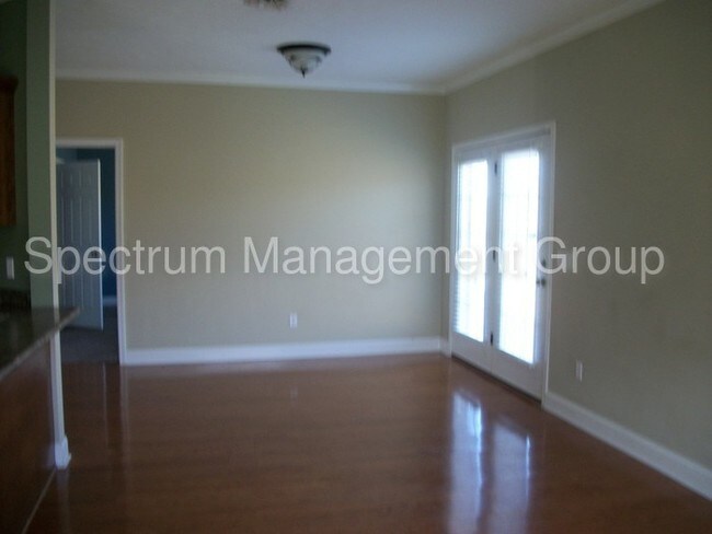 Foto del edificio - 560 Kensington Dr