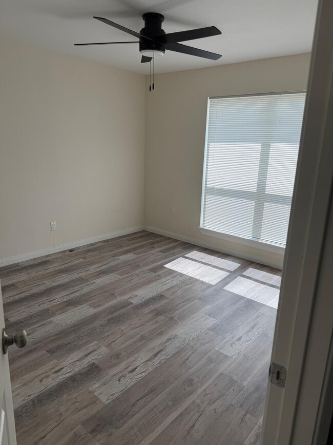 Foto del edificio - 1211 Cedar Hill Ln