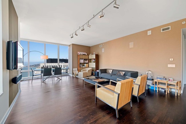 Building Photo - Luxury Home with Magnificent Bay Views