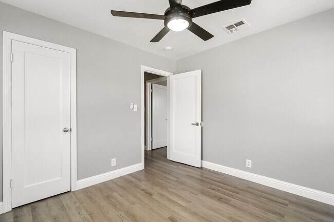 Foto del edificio - 914 W Cambridge Ave