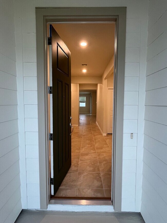 Foto del edificio - 3 Bedroom Single Family Home in Saint Augu...