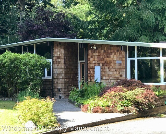 Building Photo - 3 br, 2 bath House - 8391 Grand Avenue NE