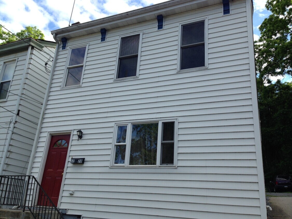 Primary Photo - Beautiful and Spacious Three Bedroom House...