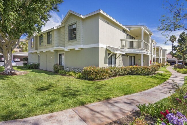 Foto del edificio - Centrally Located Condo at The Lakes of Carmel Valley!