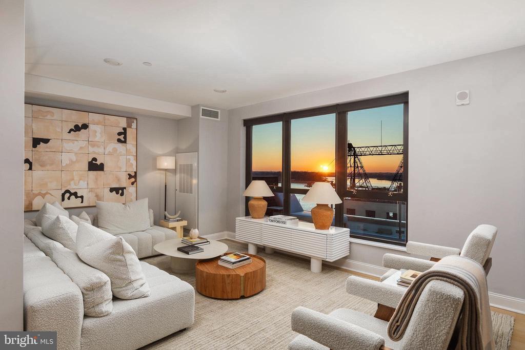 Primary Photo - 1325 N Beach St