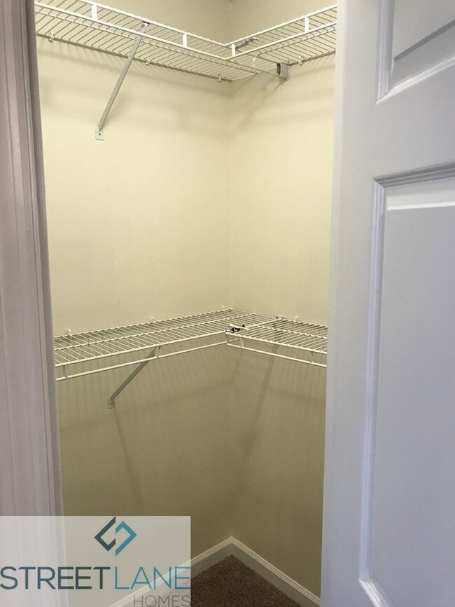 Foto del edificio - 209 Blue Lake Ln
